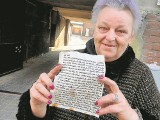 Fragmenty Tory znalezione w ścianie w kamienicy na rogu Polnej i Jerozolimskiej