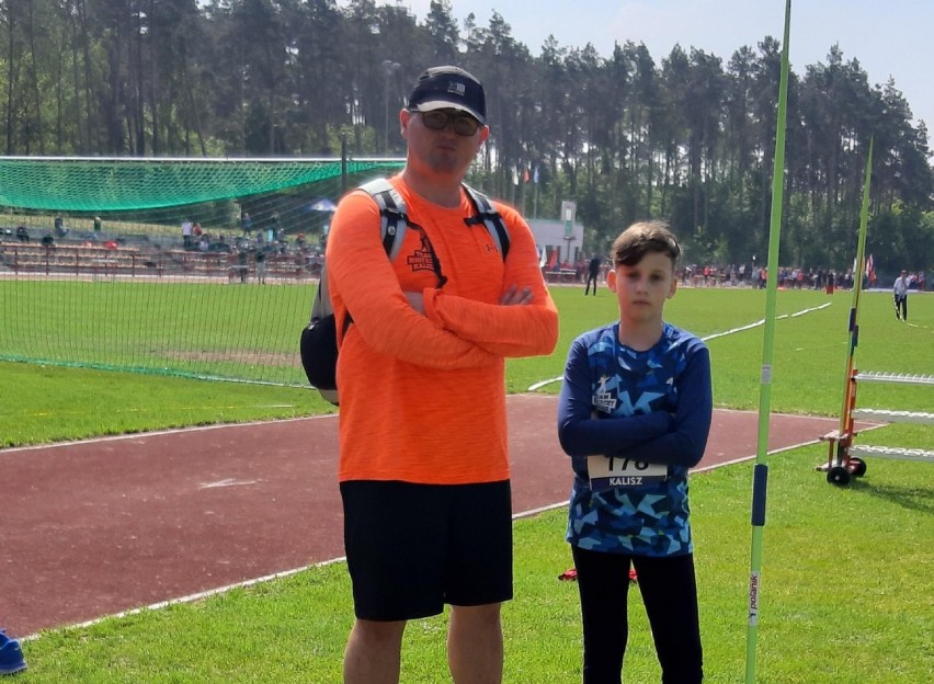 Bartosz Przybylak z trenerem Marcinem Małeckim