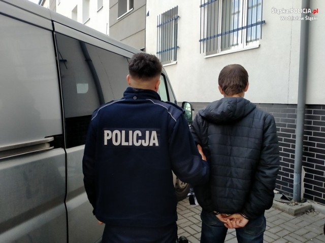 Policjanci z wodzisławskiej "patrolówki" rozpoznali na ulicy sprawcę kradzieży kaw o wartości prawie 1,5 tys. złotych