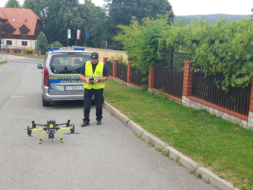 Strażnicy miejscy z Jeleniej Góry będą dronem "Nosacz"latać...