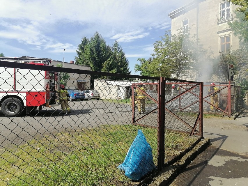 Pożar kontenerów z makulaturą przy ulicy Dworskiego w Przemyślu [ZDJĘCIA]