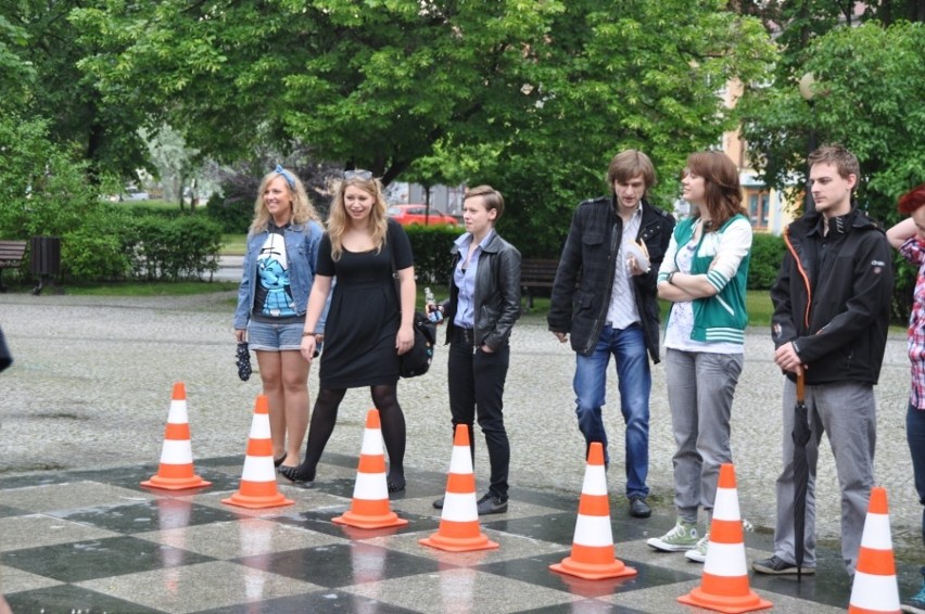 Żywe szachy na placu 3 Maja w Radomsku [ZDJĘCIA]