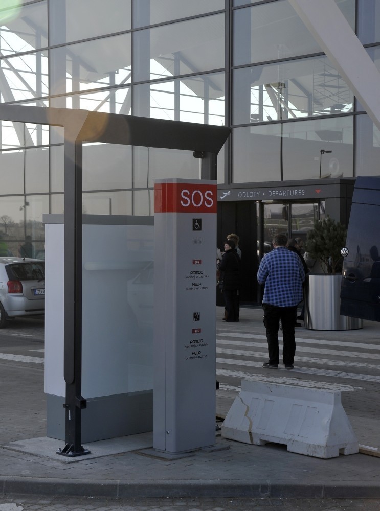 Na gdańskim lotnisku będzie coraz mniej zapowiedzi głosowych. Jak będą powiadamiać pasażerów?