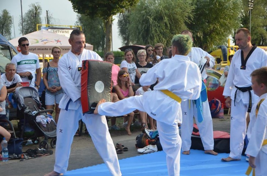 Pokazy i warsztaty taekwondo. Kolejny dzień Święta Jeziora" 2018 w Zbąszyniu