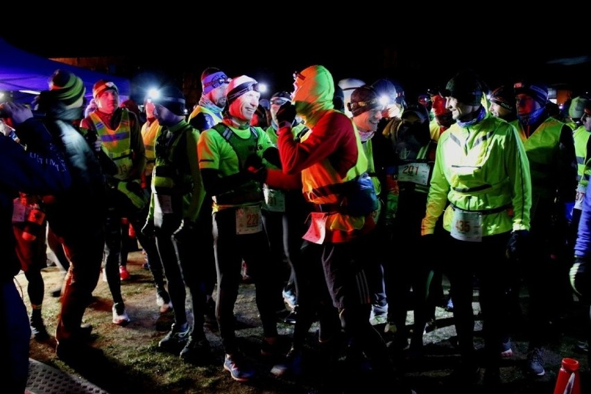 Ultramaraton Nowe Granice w Zielonej Górze rozpoczęty! Blisko 700 osób i rowerzystów podjęło wyzwanie [ZDJĘCIA, WIDEO]