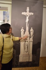 Krzyże przydrożne mistrza Karola Pokornego. Wystawa w Muzeum Miejskim w Tychach. Zdjęcia