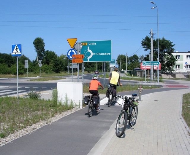 Rondo na trasie szlaków rowerowych R10 i R13, gdzie często się widuje turystów - cyklistów