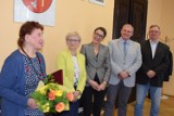 Lekarka z Wągrowca Wioleta Kaczmarek odebrała od władz starostwa gratulacje i podziękowania za lata swej pracy 