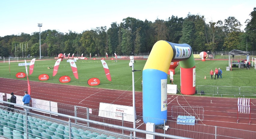 Malbork. "ORLEN z podwórka na bieżnię" drugi rok z rzędu na Stadionie Miejskim. Tym razem uczestników było dużo więcej