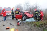 Wypadek w Kobylnikach, czołowo zderzyły się dwa samochody [ZDJĘCIA]