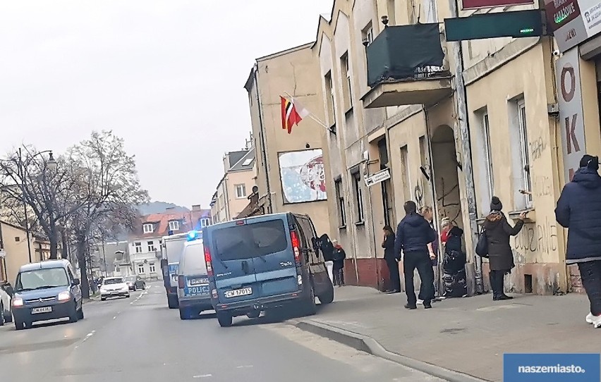 Akcja policji w centrum Włocławka. Mężczyzna miał 3,5 promila. Awanturował się! [zdjęcia]