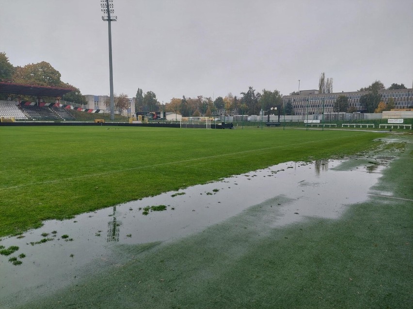 Lechia Gdańsk nie zagrała dziś z Polonią Warszawa. Ulewa w stolicy, zalane boisko. Na kiedy mecz został przełożony?
