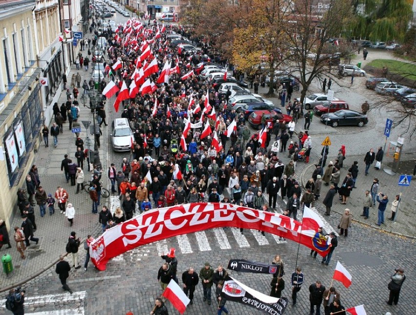 Marsz Niepodleglości w Szczecinie. Biało-czerwono i...