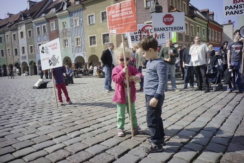 Poznań: Protest "frankowiczów" przeciwko bankowemu bezprawiu