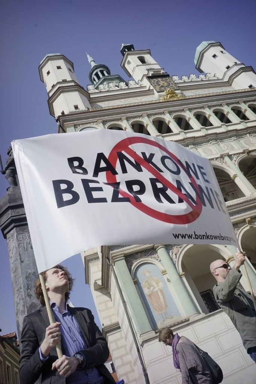 Poznań: Protest "frankowiczów" przeciwko bankowemu bezprawiu