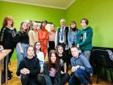 "Moda na recykling" w Busku - Zdroju. Młodzież stworzyła niesamowite stylizacje pod okiem projektantki Anny Kubisz (ZDJĘCIA)