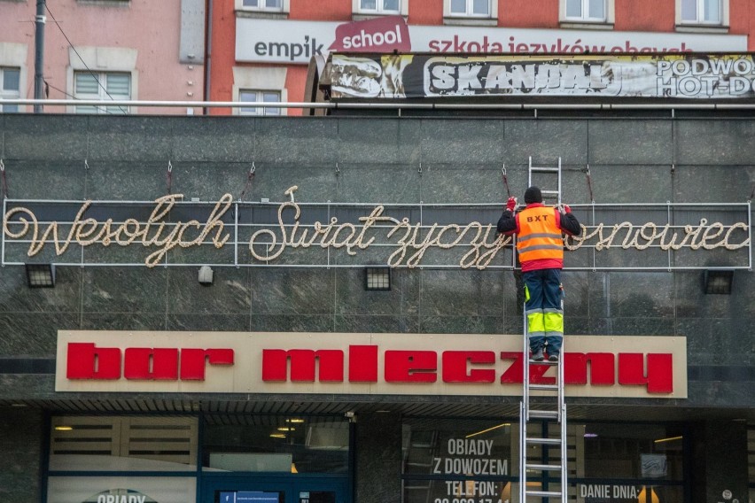 W tym roku w Sosnowcu rozbłyśnie na święta... Jan Kiepura. Udekorowana choinka już stoi