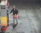 Malbork. Po kradzieży na stacji paliw policja szuka mężczyzny ze zdjęcia. Może go rozpoznasz?