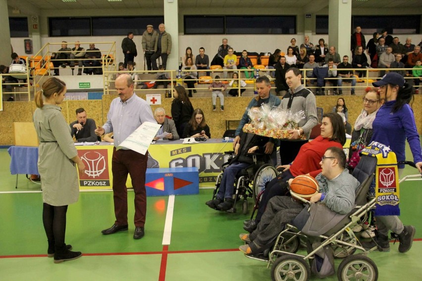 Sokół Międzychód - MKK Gniezno 63:67 (28.03.2018)

Zobacz...