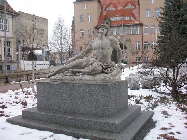 Posąg z białego marmuru ma wysokość 150 cm.Fot. Adrianna Adamek-Świechowska