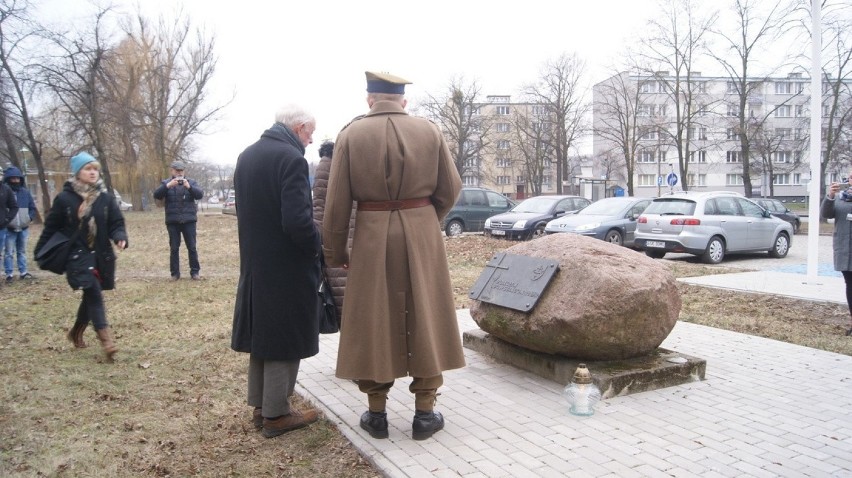 156. rocznica wybuchu powstania styczniowego. Złożenie kwiatów przy obelisku w Skierniewicach [ZDJĘCIA]