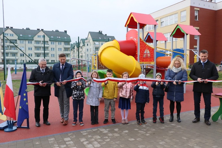 Nowy plac zabaw i bieżnia powstały przy Szkole Podstawowej...