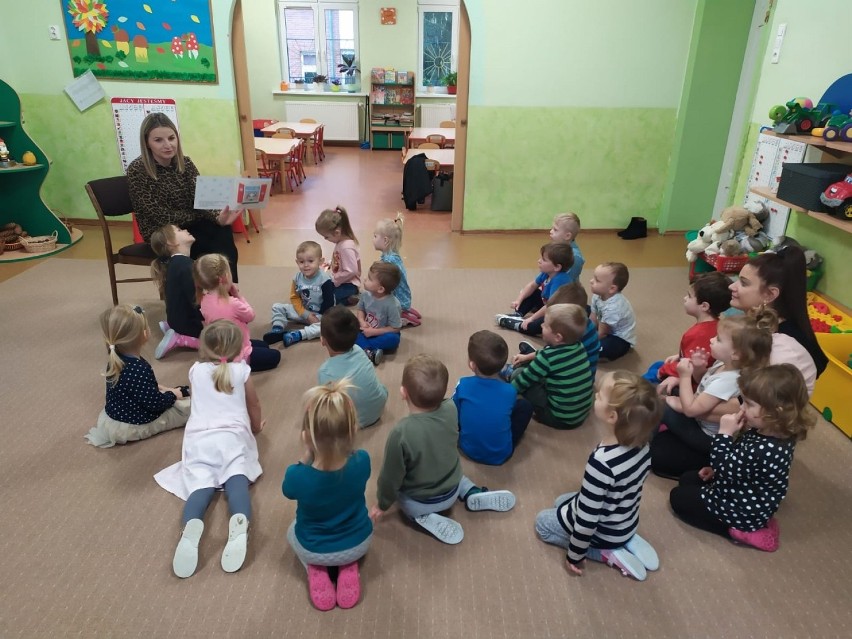 Wolsztyn: dzieci z Przedszkola nr 1 słuchały - mama Zosi czytała