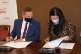 Umowa na dofinansowanie remontu w DPS Radomsko podpisana w starostwie powiatowym [ZDJĘCIA, FILM]