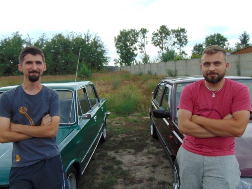 Tomasz i Wojciech to pasjonaci starej motoryzacji i kierowcy