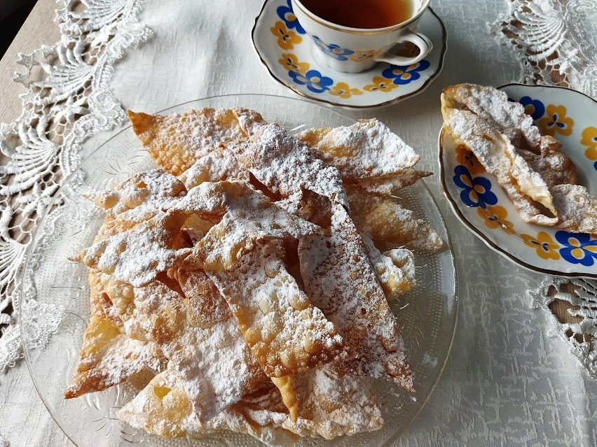 Przepis na kruche i delikatne faworki. Sprawdź, jak zrobić...