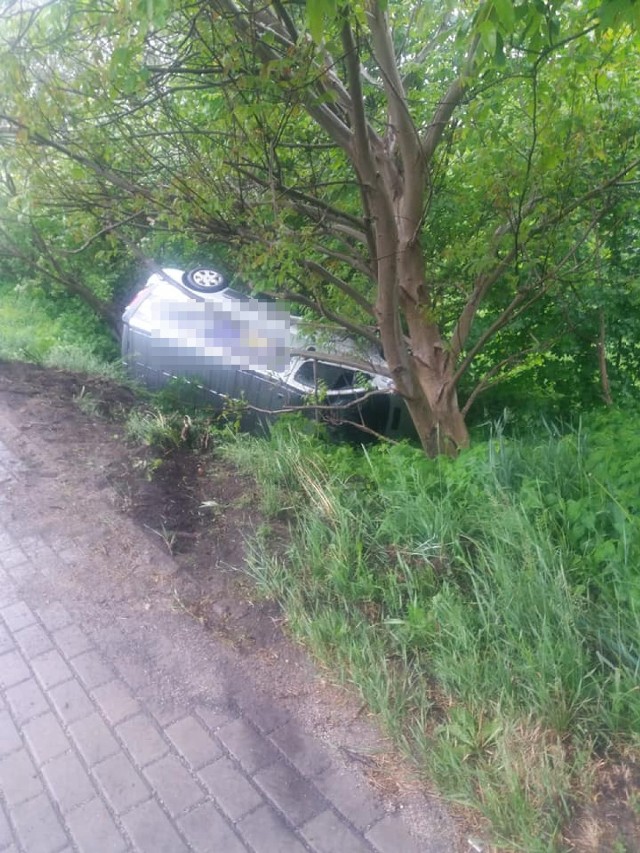 Na ulicy Raciborskiej bus wypadł z drogi