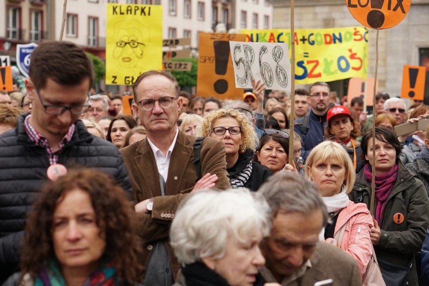 Od 15 października nauczyciele rozpoczną akcję...