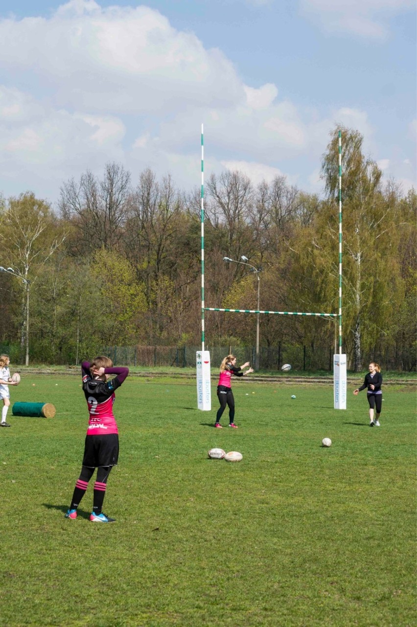 Rugby dla kobiet, Warszawa. "Kobiece rugby jest może nawet...