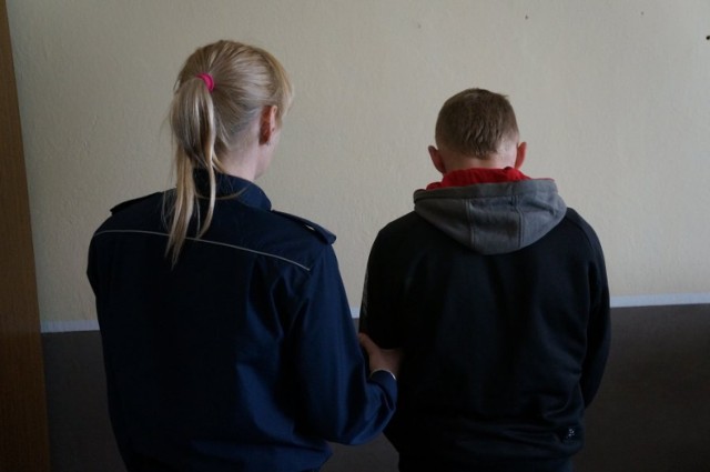 Policja w Chorzowie: 14-latek ukradł w szkole telefon kolegi