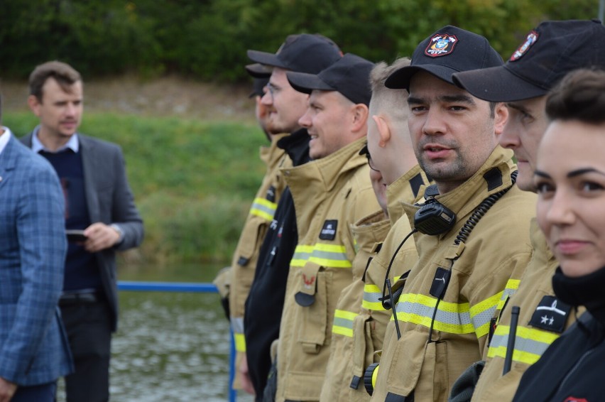 Nowa łódź ratunkowa trafiła do Ochotniczej Straży Pożarnej w Skierniewicach ZDJĘCIA