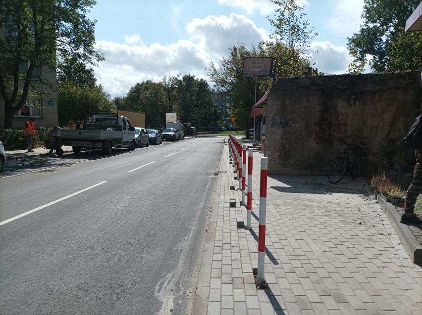 Na finiszu przebudowa ulicy Wiejskiej w Tomaszowie. Trwają ostatnie prace [ZDJĘCIA]