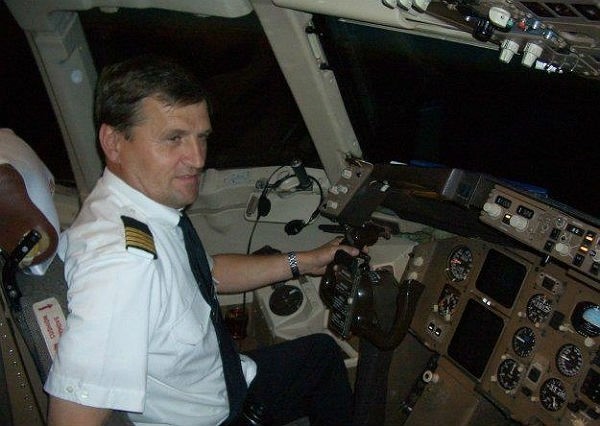 Kapitan Tadeusz Wrona jest członkiem Aeroklubu...