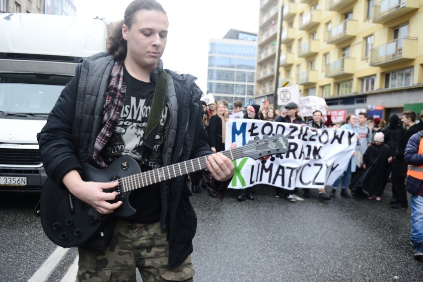 Trwa Młodzieżowy Strajk Klimatyczny w Warszawie. Uczniowie...