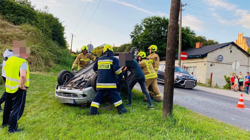 24-letni kierowca daewoo matiza uderzył w znak i dachował na...