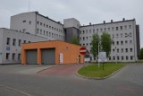 Koronawirus. Szpital Powiatowy w Oświęcimiu wstrzymuje przyjęcia na kolejne oddziały [ZDJĘCIA]