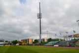 Oświetlenie na Stadionie Centralnym coraz bliżej. Stoi już pierwszy maszt [wideo, zdjęcia]