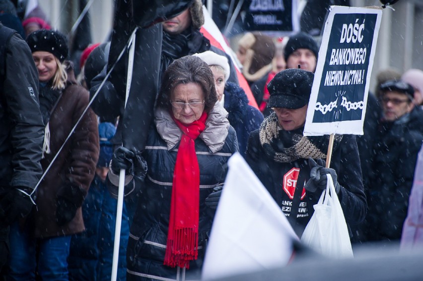 Protest frankowiczów, Warszawa. Czarna procesja oszukanych...