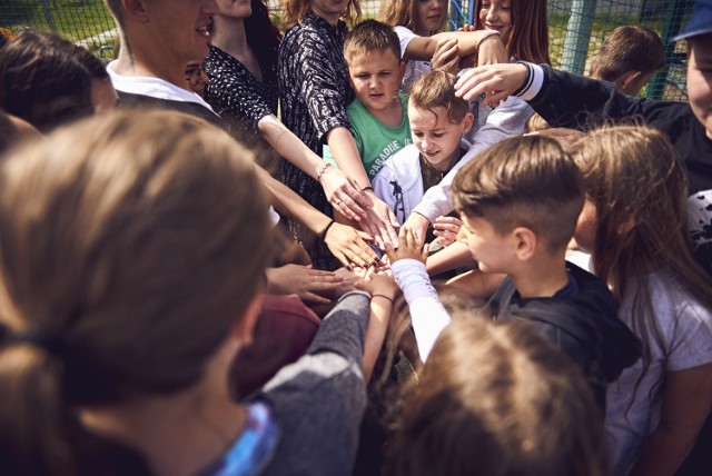 Od kilku dni dzieci r&oacute;żnych narodowości uczestniczą w kreatywnych warsztatach artystycznych w ramach projektu Brave Kids. Pod okiem profesjonalnych instruktor&oacute;w artystycznych przygotowują program, kt&oacute;ry zaprezentują 17 lipca w Gdańsku.