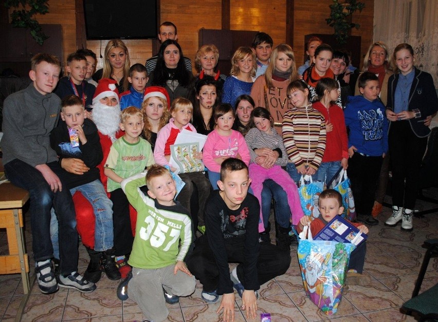 KRÓTKO: Uczniowie tarnogórskiej Sorbony odwiedzili dom dziecka w Stolarzowicach