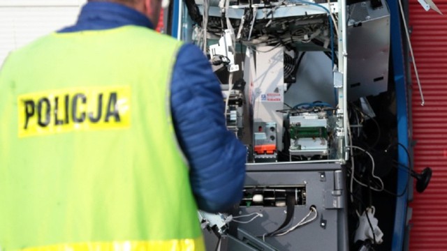 Złodzieje wysadzili bankomat w Niegosławicach, ale niczego nie zabrali.