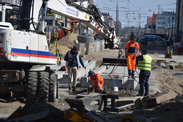 Przebudowa ul. Sikorskiego na pewno nie zakończy się do 21 czerwca.