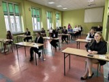 Maturzyści przystąpili do matury z matematyki. Jakie są nastroje uczniów ZSCKU? „Stres mniejszy niż przed j. Polskim” 