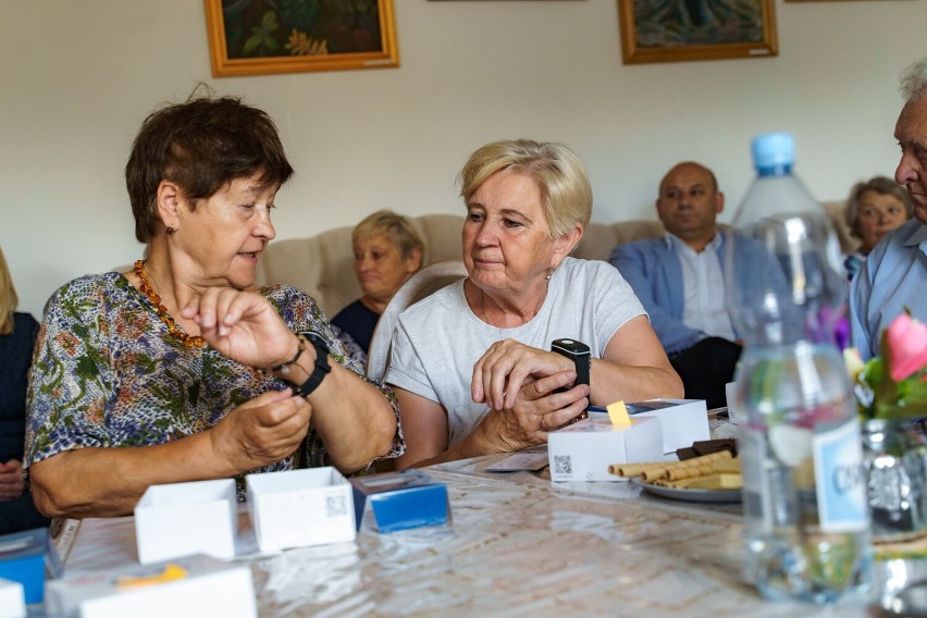 40 opasek bezpieczeństwa trafiło do seniorów w Tomaszowie Mazowieckim [ZDJĘCIA]