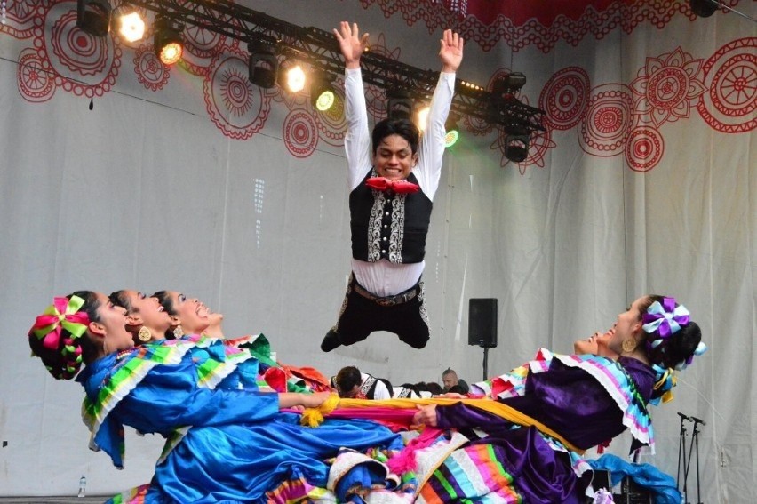 Żywiołowy festiwal folkloru w Myślenicach. Barwne widowiska z tańcami, śpiewem, zabawą, rękodzieł i gośćmi z różnych stron świata