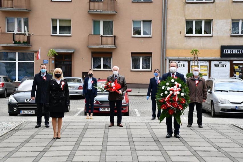 Powiat górowski. Szefowie wszystkich samorządów uczcili rocznicę uchwalenia Konstytucji 3 Maja [ZDJĘCIA]